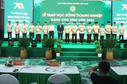 Hơn 300 sinh viên Học viện Nông nghiệp Việt Nam được nhận học bổng doanh nghiệp