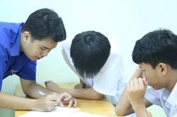 'Chạm đến tri thức', thắp sáng đam mê cho trẻ em Làng Hy Vọng