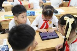 Phụ huynh không còn phải 'nhắm mắt' đăng ký lớp tăng cường, hết thời 'không ép nhưng ai cũng học'