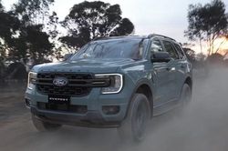 Ford Everest thêm bản mới Wolftrak 2027, giá quy đổi từ 1,32 tỷ đồng