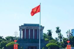 Hà Nội rực rỡ cờ hoa những ngày tháng mười lịch sử