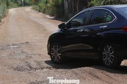 Đường sụp lún vì 300 xe chở đất phục vụ dự án sân bay Phù Cát