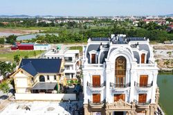 'Thần đèn' đưa biệt thự 4 tầng 'đi' hàng trăm mét về vị trí mới, nhường đất làm đường
