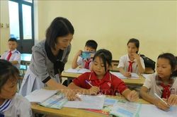 Học sinh Tiến Sơn (Nghệ An) trở lại trường
