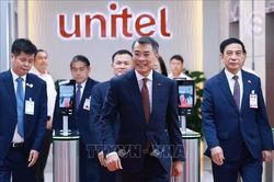 Thủ tướng Lê Minh Hưng thăm Công ty Star Telecom