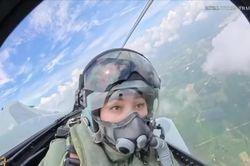 Hoàng hậu Thái Lan lần đầu một mình lái tiêm kích Gripen sau gần 1.200 giờ bay
