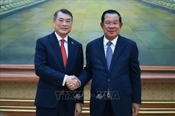 Thủ tướng Lê Minh Hưng gặp Chủ tịch Đảng Nhân dân Campuchia, Chủ tịch Thượng viện Hun Sen