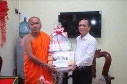 Tiếp thêm động lực cho đồng bào Khmer nỗ lực vươn lên