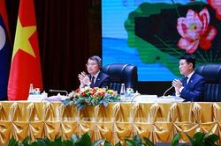 Việt Nam – Lào trao 17 văn kiện hợp tác tại hội nghị xúc tiến đầu tư
