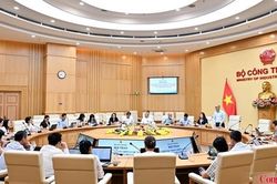 Chùm ảnh: Bộ Công Thương tổ chức hội thảo lấy ý kiến về Chiến lược xuất nhập khẩu hàng hóa đến năm 2030