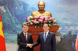 Thủ tướng Lê Minh Hưng đề nghị Lào quan tâm tháo gỡ điểm nghẽn, thúc đẩy các dự án hợp tác trọng điểm