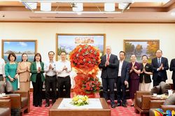 Chủ tịch UBND thành phố Nguyễn Mạnh Hùng thăm, chúc mừng doanh nghiệp nhân Ngày Doanh nhân Việt Nam (13/10)