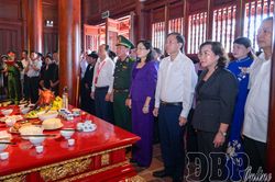 Đại biểu dự Ngày hội Văn hóa dân tộc Mông tri ân Chủ tịch Hồ Chí Minh và các anh hùng liệt sĩ