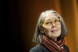 Nobel Văn học 2026 vinh danh nhà thơ Anne Carson, người kết nối cổ điển với hiện đại