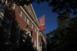 Harvard, Yale và MIT trong diện điều tra nghi vấn lạm dụng thị thực J-1