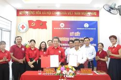 Ký kết hỗ trợ nhân đạo gắn với phát triển sinh kế bền vững