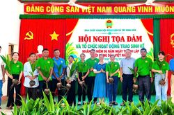 Hội Nông dân xã Tây Ninh Hòa tổ chức tọa đàm và trao sinh kế cho hội viên