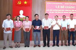 Bế giảng lớp bồi dưỡng đạo đức công vụ, văn hóa công sở và quy tắc ứng xử trong thực thi công vụ