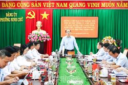 Phó Bí thư Tỉnh ủy, Chủ tịch Ủy ban MTTQ Việt Nam tỉnh Nguyễn Khắc Hà làm việc với Ban Thường vụ Đảng ủy phường Ninh Chử