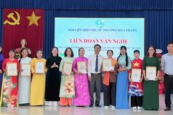 Hội Liên hiệp Phụ nữ phường Hòa Thắng tổ chức liên hoan văn nghệ chào mừng ngày 20-10