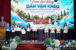 Trường Cao đẳng Lạng Sơn trao học bổng cho sinh viên khó khăn và tân sinh viên có thành tích tiêu biểu
