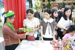 Sôi nổi chuỗi hoạt động văn hóa, nghệ thuật tại Không gian văn hóa đường Hùng Vương vào tối 10/10