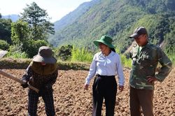 Đồng bào Mông Xanh ở Tu Thượng lần đầu trồng cây vụ đông