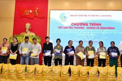 Cam Đường trao 96 suất quà cho hội viên phụ nữ có hoàn cảnh khó khăn