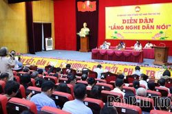 Dân chủ từ những việc gần dân