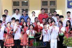 Trao tặng phòng 'máy tính cho em' cho Trường THCS Muổi Nọi