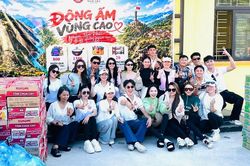 Nhóm thiện nguyện Tâm Phú trao hơn 350 triệu đồng quà tặng tại xã Yên Minh