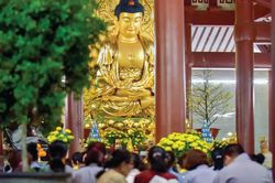 Từ và rải tâm từ