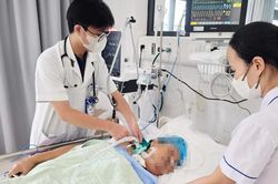 Tính mạng nguy kịch chỉ vì vết gai đâm