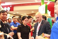 Mùa cao điểm gõ cửa, hàng Việt cần làm gì để vào sâu chuỗi bán lẻ ngoại?