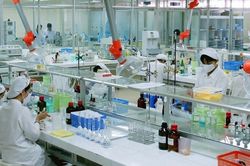 Giảm phụ thuộc nguyên liệu nhập khẩu, đưa hóa dược thành ngành công nghệ cao