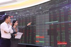 VN-Index mất 3,88 điểm, PNJ và NVL ngược dòng bứt phá