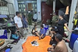 Đột kích căn nhà lúc 22h, bắt quả tang 10 nam nữ đang 'làm chuyện mờ ám'