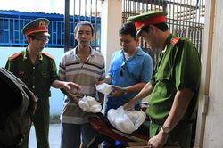 Salbutamol - chất 'vỗ béo' đã hoành hành như thế nào?:  Bài 1: Những thùng phuy bột trắng trong gian bếp