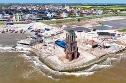 Nhà thờ đổ nổi tiếng ở Ninh Bình được quy hoạch lại, không hàng quán sát di tích