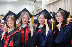 Nhà tuyển dụng: Biết dùng AI giờ bình thường như dùng Word, Excel