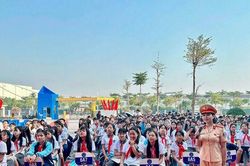 545 học sinh THCS Phan Bội Châu được trang bị kiến thức an toàn giao thông
