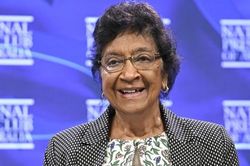 Chân dung chủ nhân Giải Nobel Hòa bình 2026