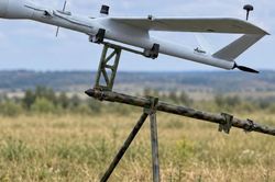 Sóng gây nhiễu của Nga trở thành dấu vết cho UAV Ukraine