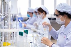 Việt Nam phấn đấu tự chủ 20% nhu cầu nguyên liệu làm thuốc vào năm 2030