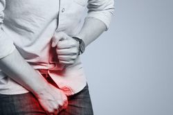 Tiểu khó kéo dài ở nam giới, cảnh giác với hẹp niệu đạo