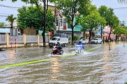 Ngày 10/10: Trung Bộ tiếp tục có mưa to, có nơi mưa trên 200mm