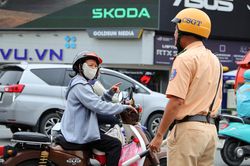 Người dân bối rối trong ngày đầu điều chỉnh giao thông ngã tư Bảy Hiền