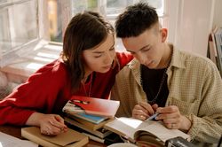 Người trẻ Mỹ chọn người yêu qua gu đọc sách