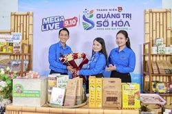 Nghệ sĩ Hứa Vĩ Văn đưa đặc sản Quảng Trị lên sóng Mega Live