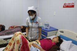 Cùng ăn bánh mì, 8 người trong một gia đình phải nhập viện